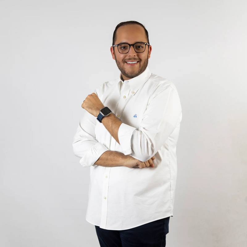 Lic. Mauricio Vales Casares